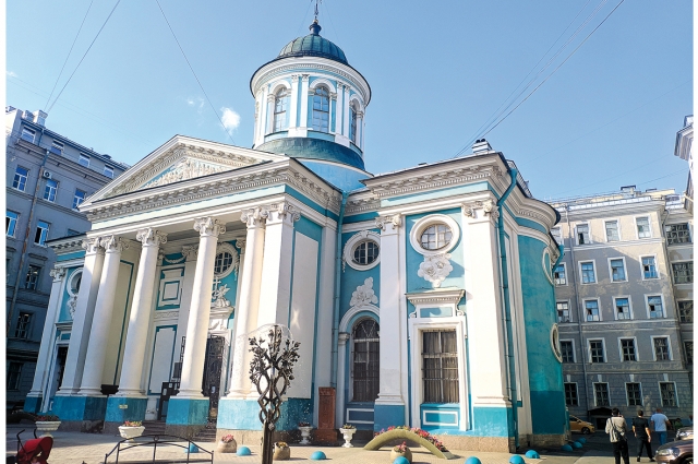 Армянская церковь на Невском проспекте  навсегда увековечила имя Ованеса Лазаряна.