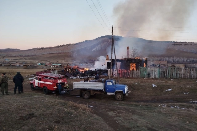 Пожар ликвидировали сотрудники сразу двух ведомств