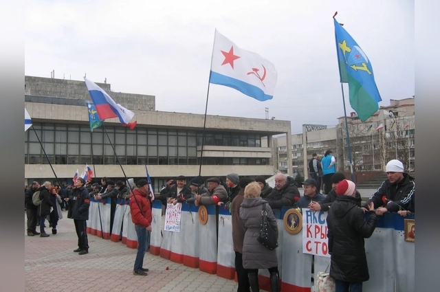 Ополчение в Симферополе, март 2014 г.