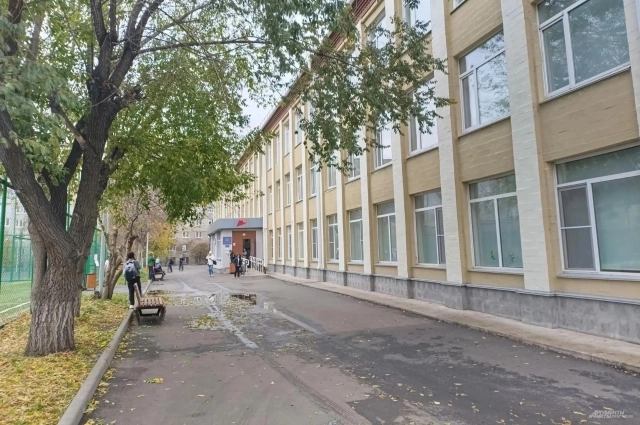 Общеобразовательная школа, где учился Бутусов.