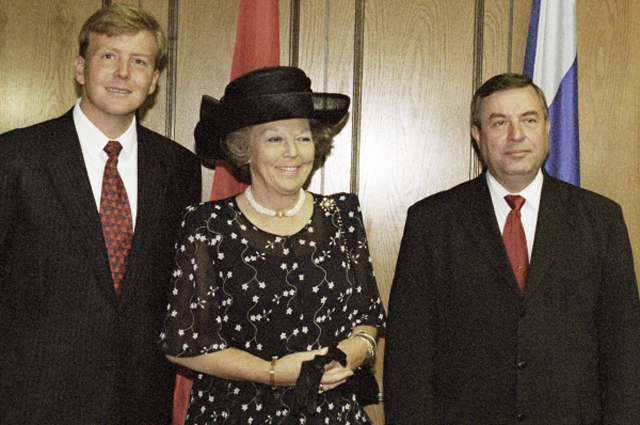 Принц Оранский Виллем-Александр, королева Нидерландов Беатрикс и председатель Госдумы РФ Геннадий Селезнёв. 2001 год