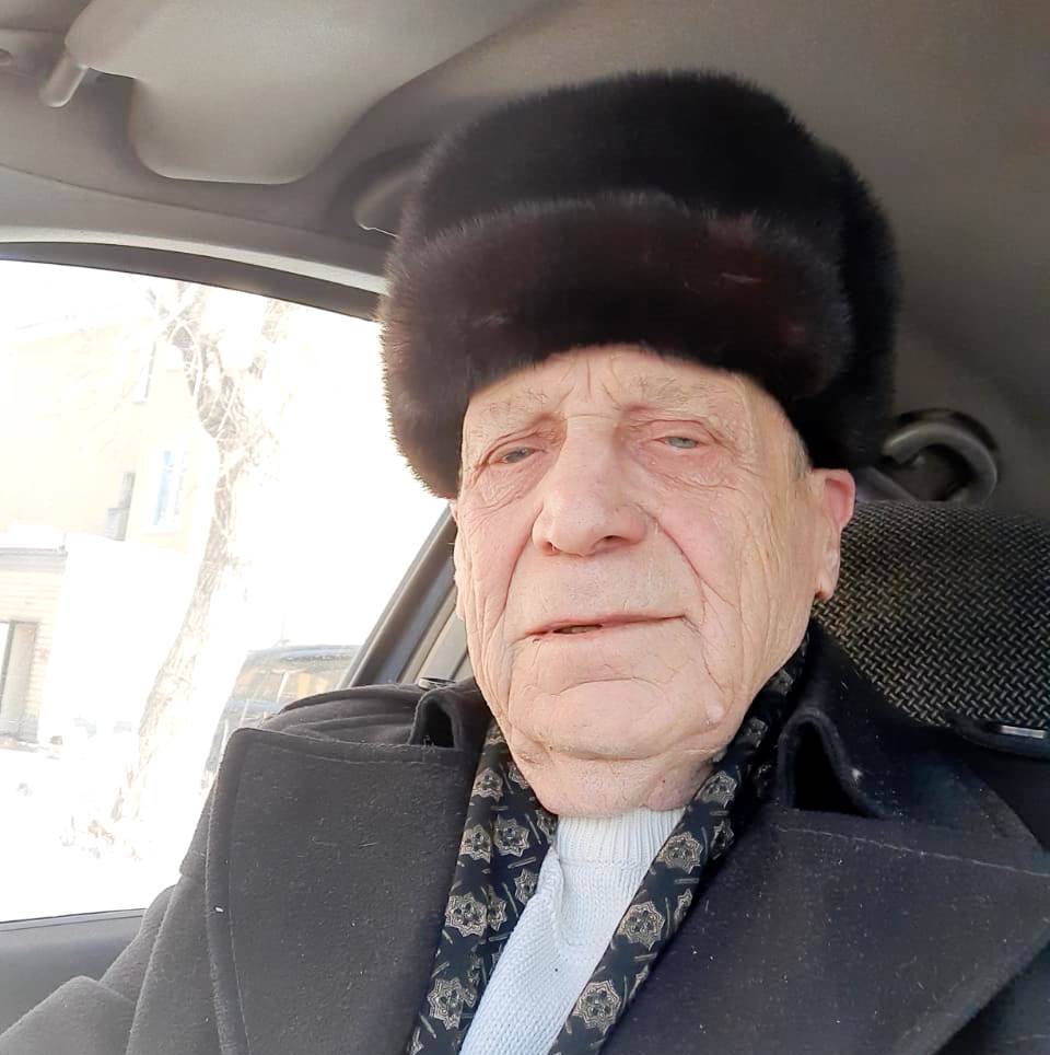 Анатолий признается, что пассажиры по-разному относятся к пожилому водителю.