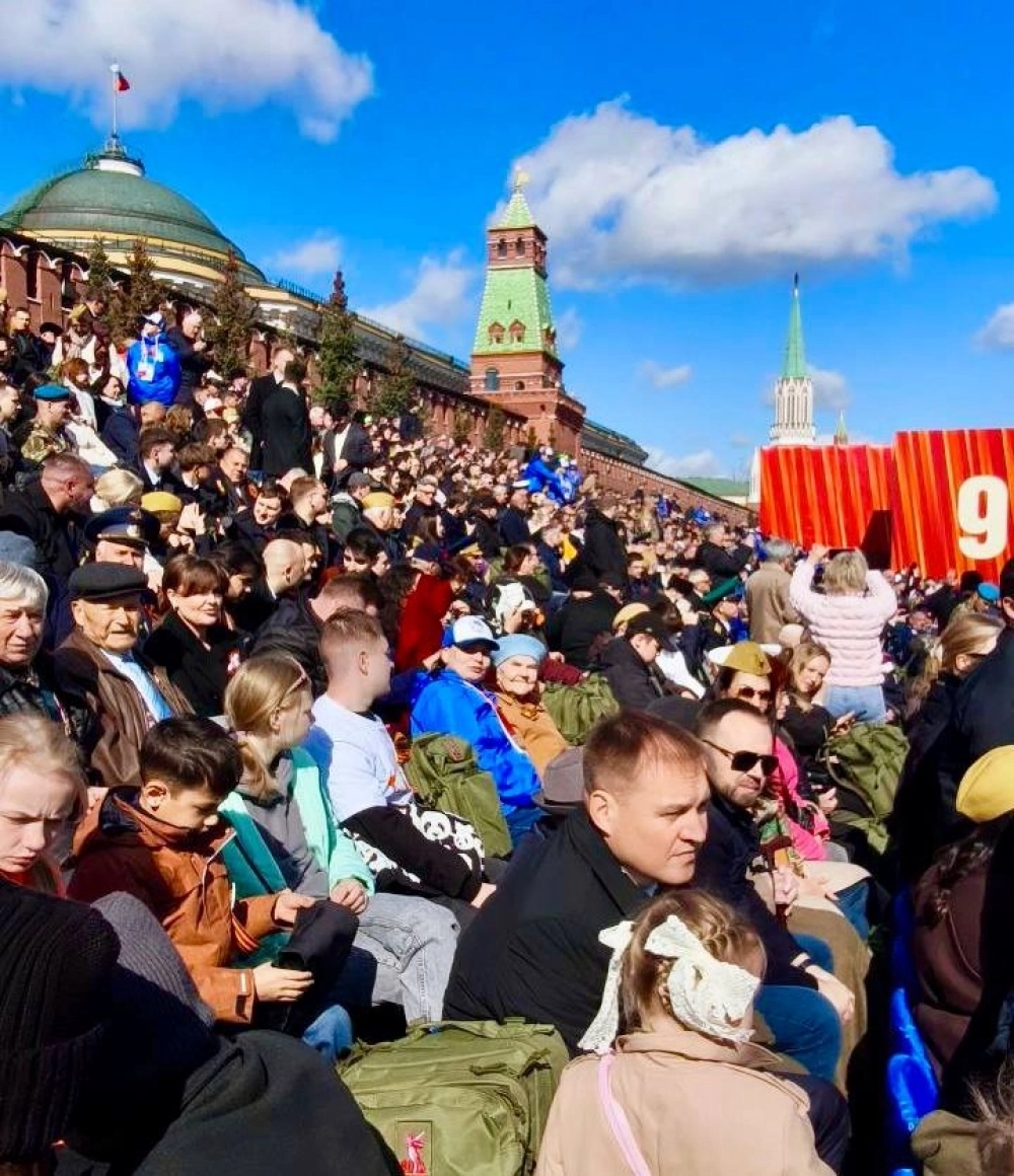 Парад ветераны смотрели с Красной Площади. 