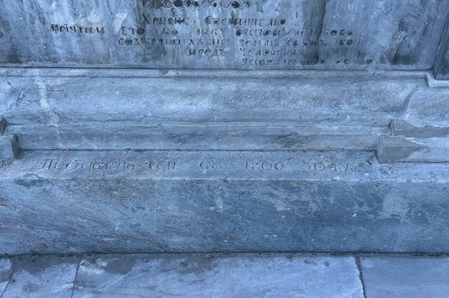 Цена памятника выбита на нём - как факт. 