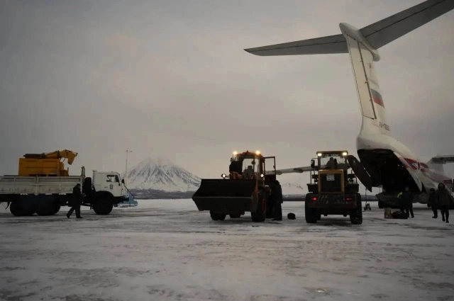 Прибыла техника из соседних регионов.