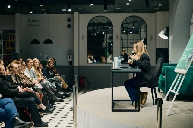 Встречи и общение с читателями - неотъемлемая часть творческой жизни писательницы.