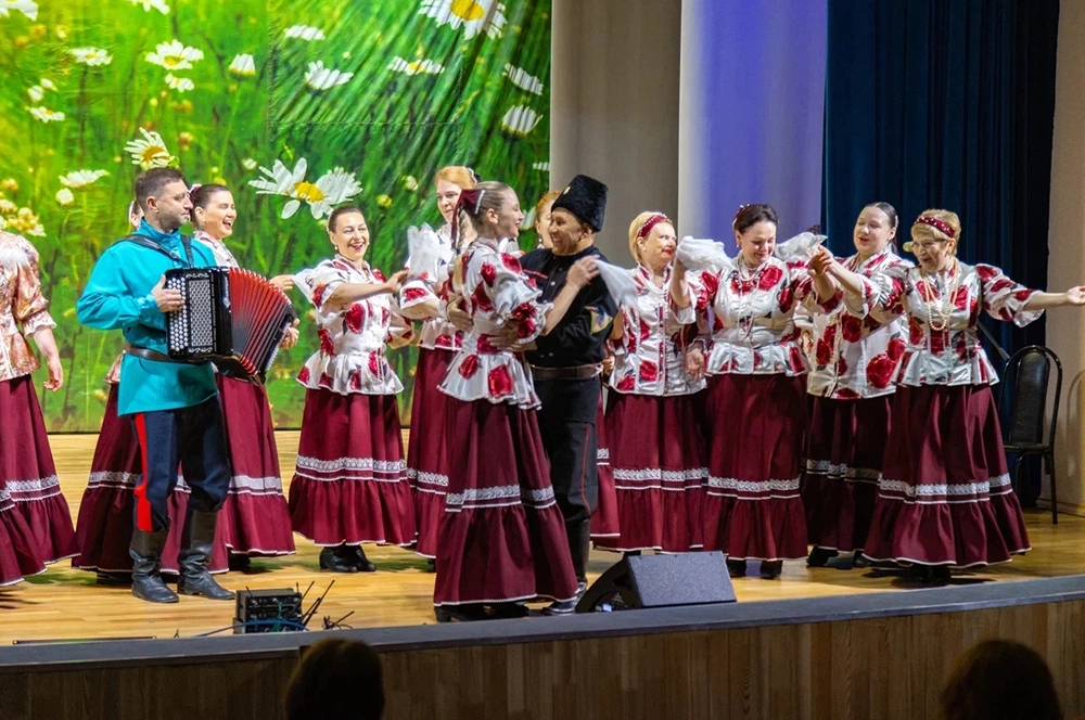 «Родные напевы» исполняют русские народные и казачьи песни.