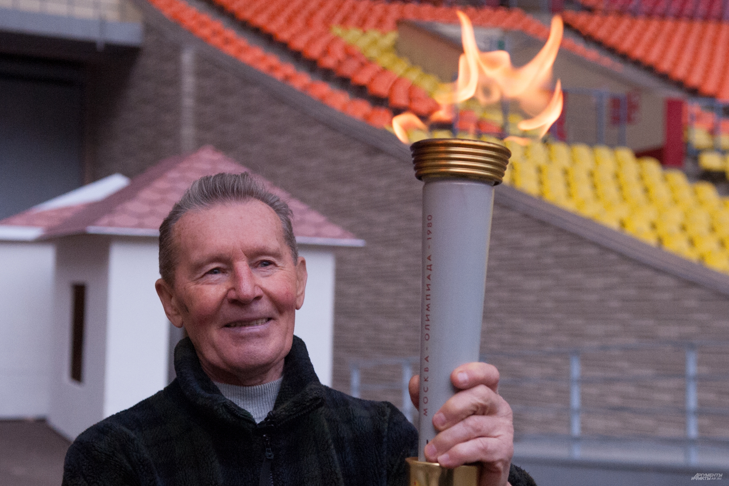 Факел Олимпиады-80 горит в Лужниках спустя 33 года после церемонии
