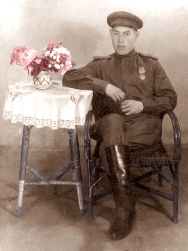 Старший сержант Степан Тимофеев (снимок сделан в годы войны).