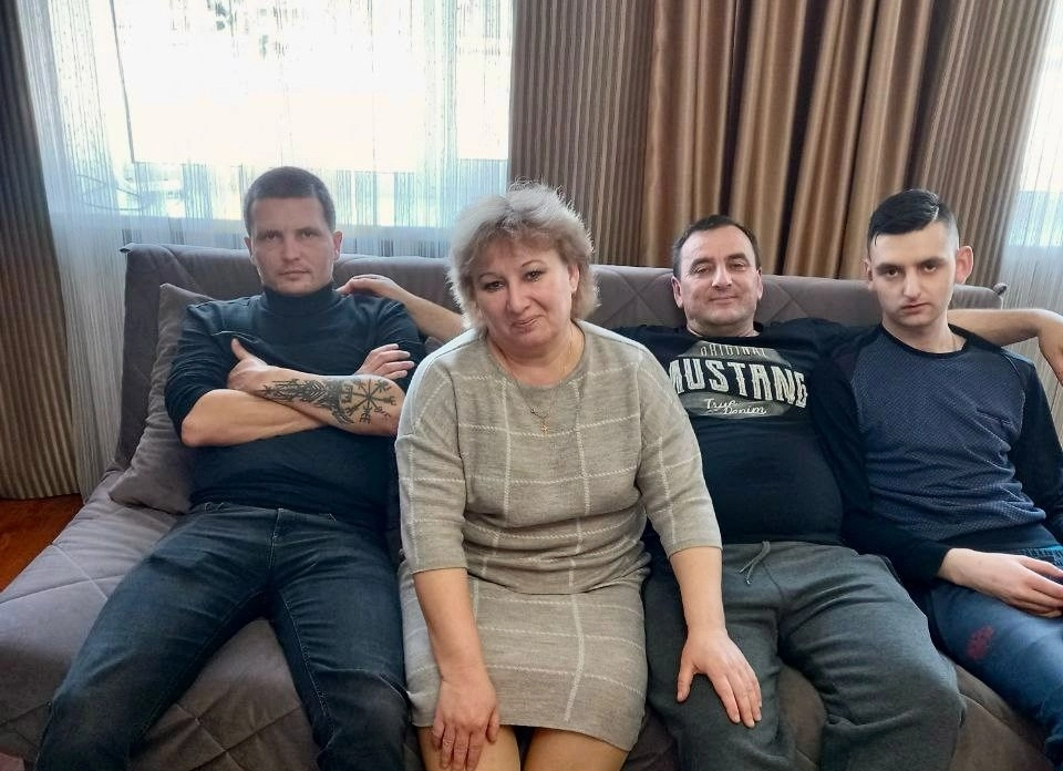 Мама Олега считает, что конфликт вышел из-за ревности, которую намеренно вызвала его супруга.