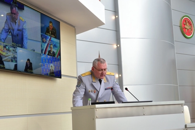 Подчиненный генерала помог поменять ему 10 тысяч евро.