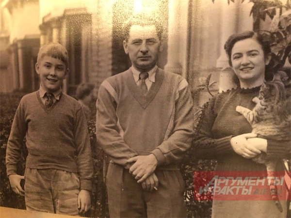 Родственники главы МИ-6