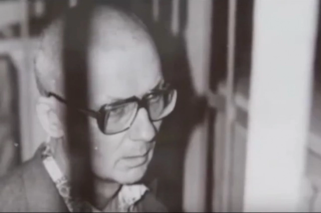 На суде Чикатило пытался прикинуться душевнобольным.