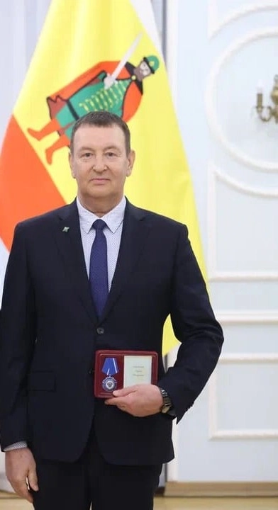 Главной задачей руководителя генеральный директор ООО «Надежда» Сергей Оводков считает заботу о людях. Поэтому руководство агропредприятия создает комфортные условия жизни на селе.