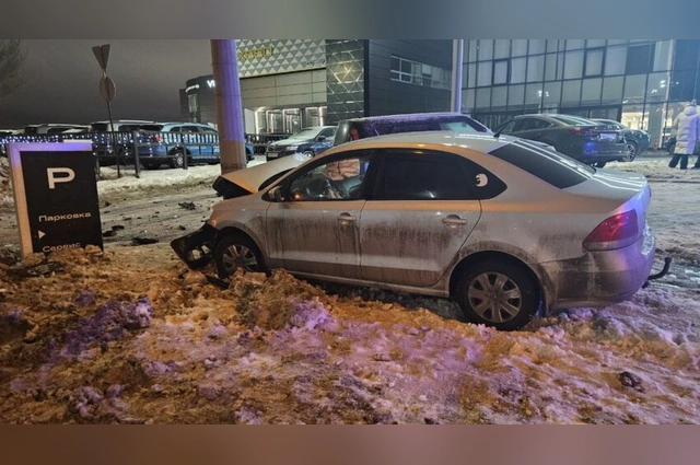 Брат певицы шел по дороге пешком, его снесла иномарка.