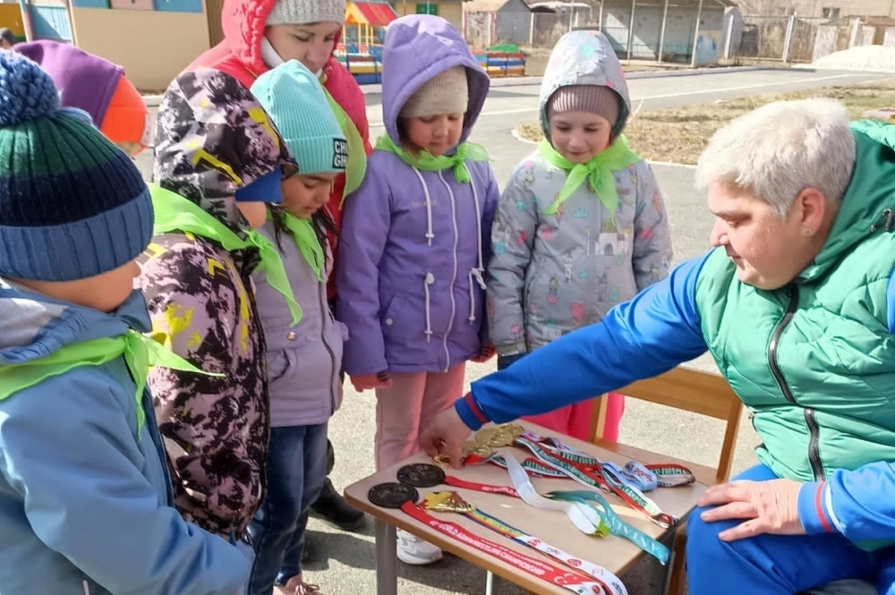 Малыши от количества наград и медалей Буниной в восторге. И не только дети!