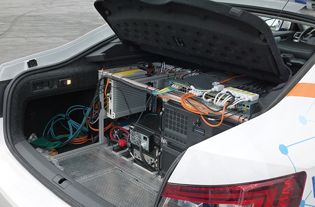 В багажнике размещен процессор, считывающий и выдающий всю необходимую информацию.