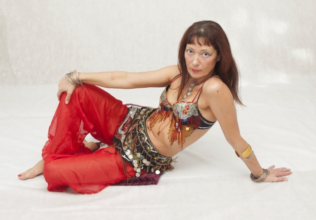 61-летняя Надежда Семёнова занимается арабскими танцами и рole dance.