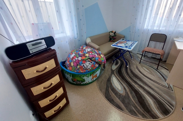 В таком уютном кабинете в здании ВОС занимаются незрячие тюменские дети бесплатно.