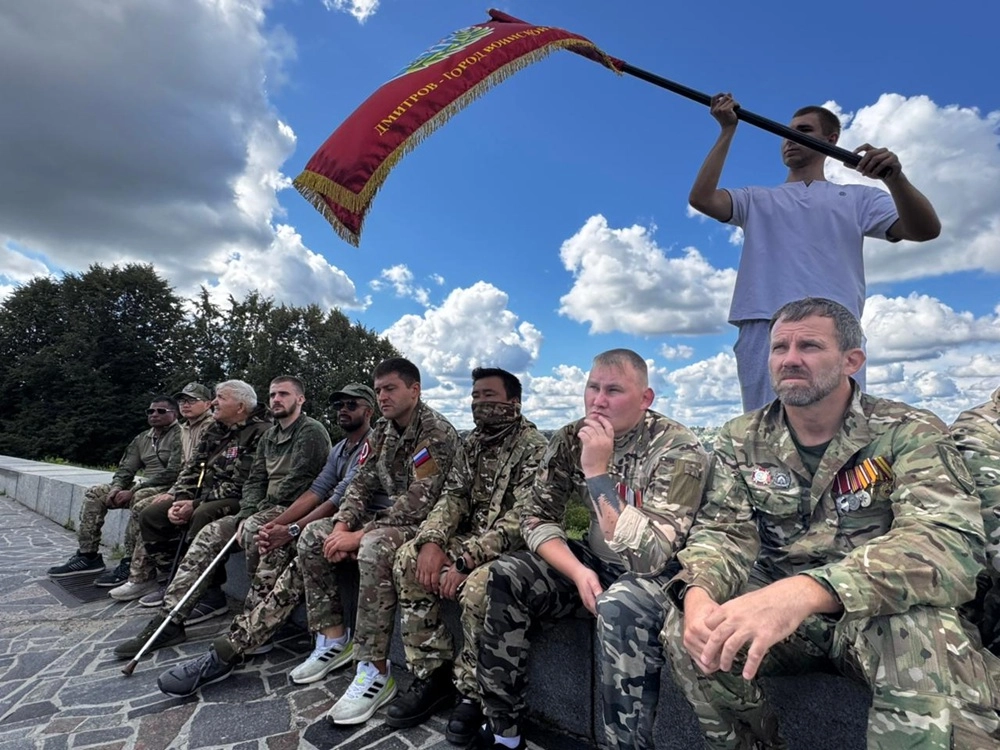 На второй день ребят повезли по памятным местам Дмитровского района.
