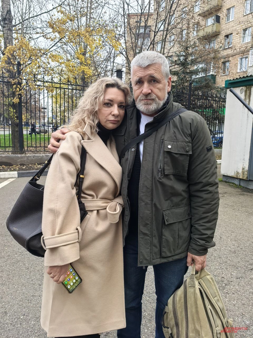 Андрей Васильев с супругой после заседания суда.