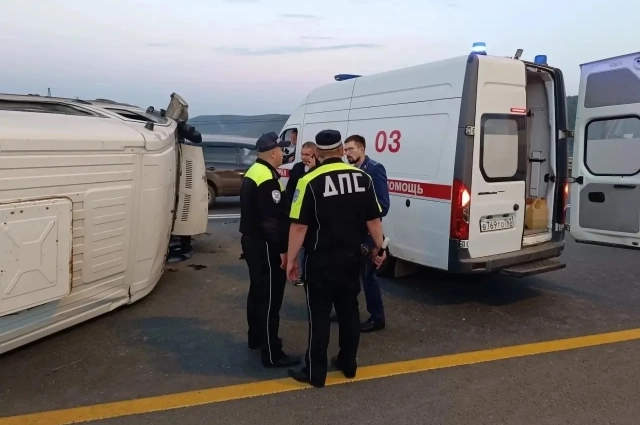 Экипажи ДПС обеспечивают безопасность на месте происшествия в районе Жигулевской ГЭС.