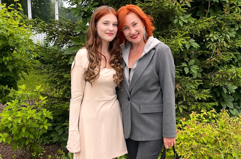 Анастасия Хлыновская и дочь.