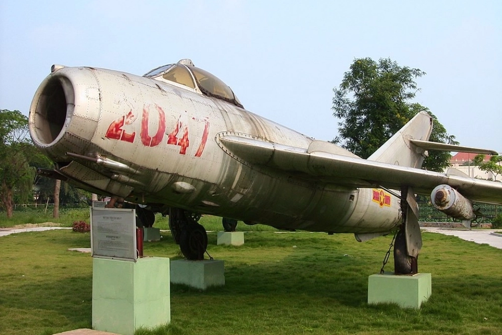 Этот северовьетнамский МиГ-17 участвовал в налёте на американские эсминцы