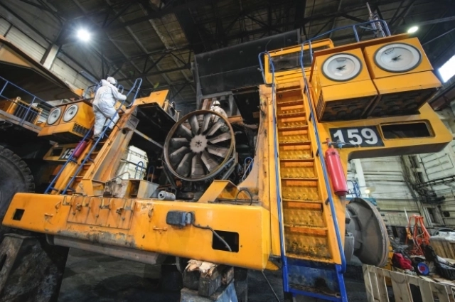 Это уже третий самосвал, которому ставят мотор новой модели.