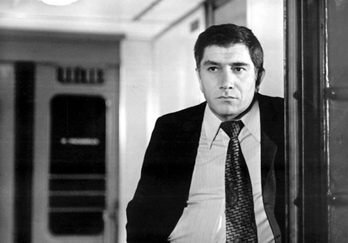 Армен Джигарханян в фильме «Старые стены», 1973 г.