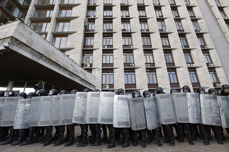 Милиция блокирует здание областной администрации Донецка
