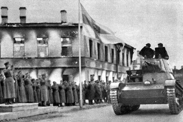 Парад финских войск в Петрозаводске (12 октября 1941).