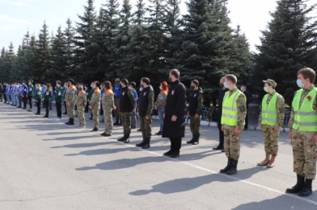 В полку ППСП МУ МВД России «Красноярское» вместе с полицейскими общественники приняли участие в построении. 