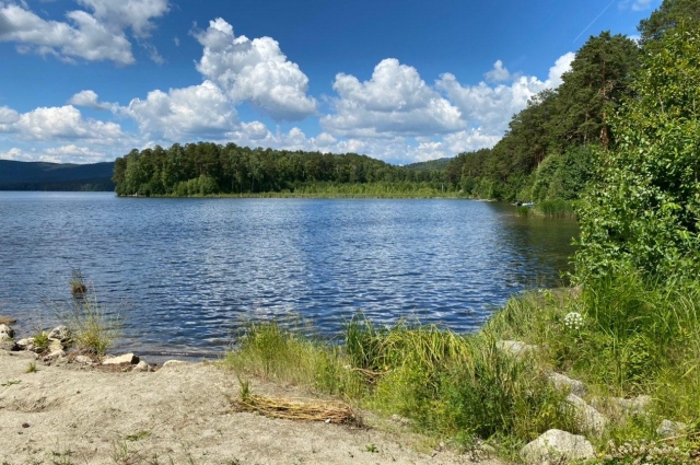 Озеро Тургояк — природная достопримечательность Челябинской области, одно из самых чистых пресных озер в России