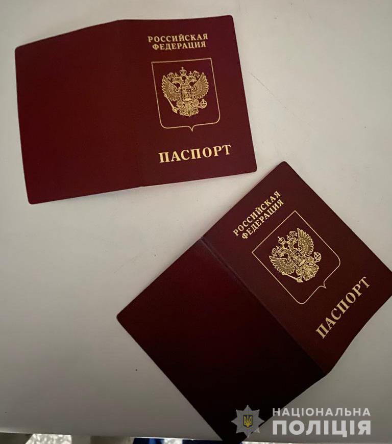 Иностранцы пытались подкупить чиновника полиции.