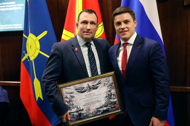 В столице заместителем министра обороны Геннадия Жидко вручил калужанам грамоты и сертификаты за первые места.