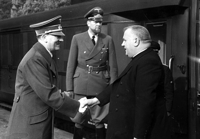 Адольф Гитлер и Йозеф Тисо (справа), 1941.