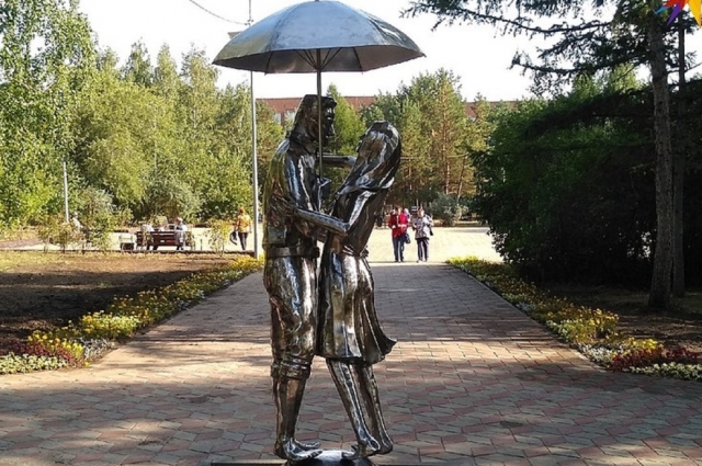Скульптура сквера «Юбилейный» в Советском округе. 