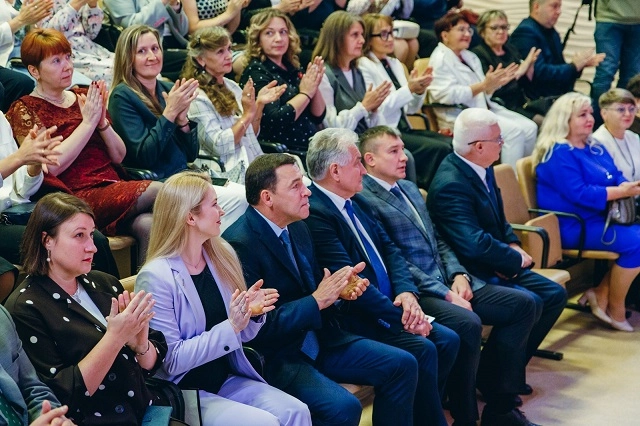 Евгений Куйвашев посетил социальные объекты ВСМПО-АВИСМА в Верхней Салде