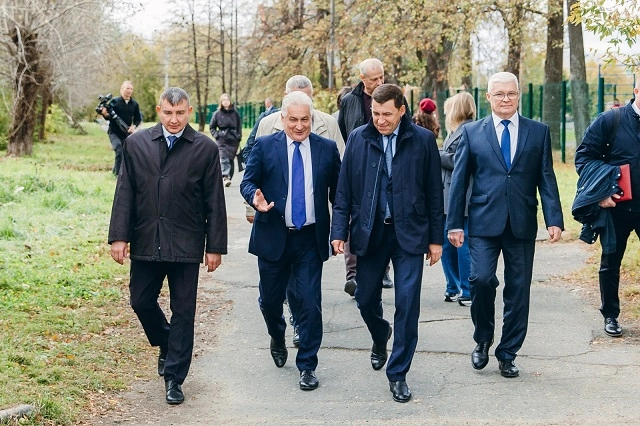 Евгений Куйвашев посетил социальные объекты ВСМПО-АВИСМА в Верхней Салде