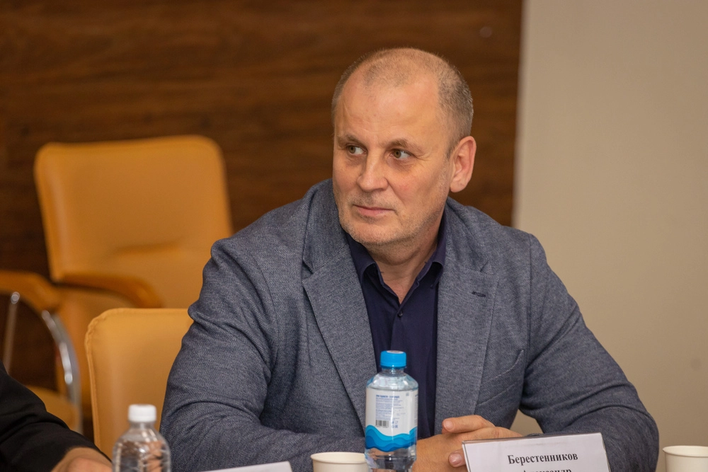 Берестенников сравнил пандемию с лакмусовой бумажкой.