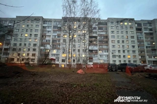 В доме располагается больше 300 квартир.