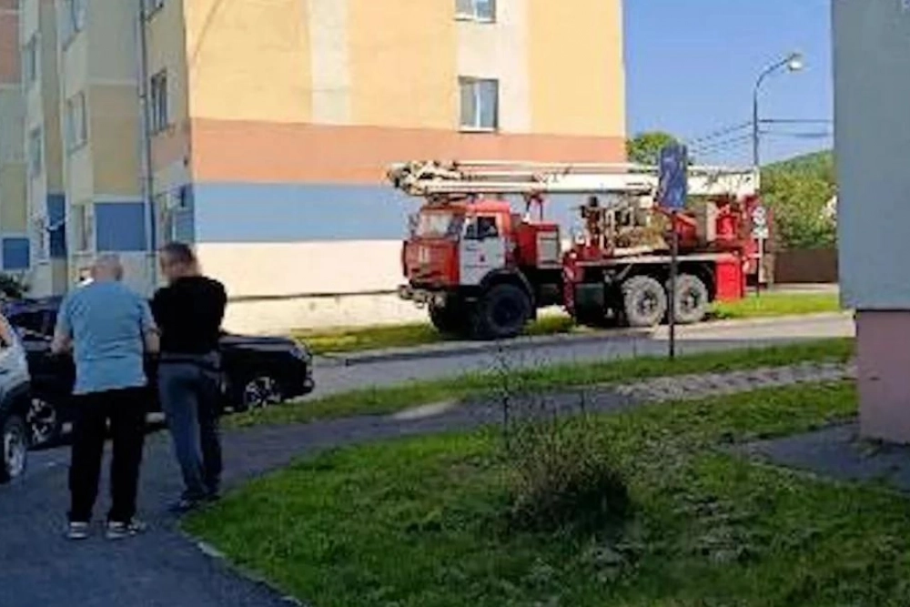 После вызова от потерпевшей к её дому немедленно стянули все спецслужбы
