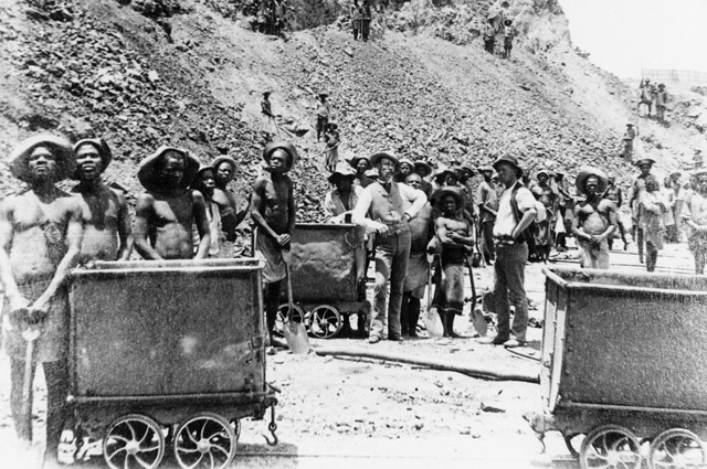 На алмазных рудниках компании De Beers. 1885 г.
