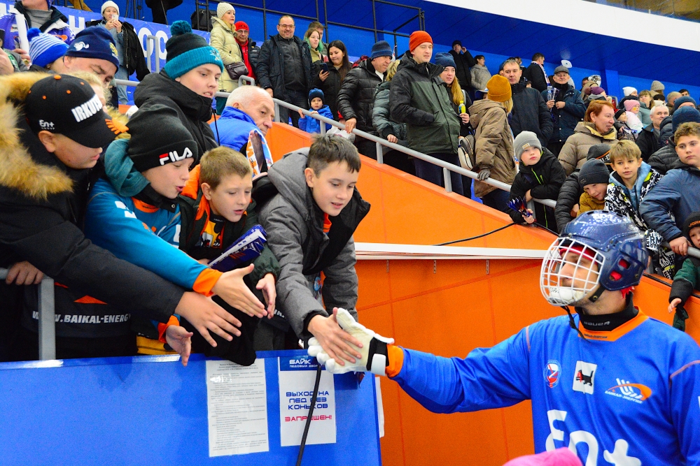 В следующий раз болельщики смогут увидеть игру бело-синих уже 9 ноября - в этот день на домашнем льду они сыграют с новосибирским «Сибсельмашем».