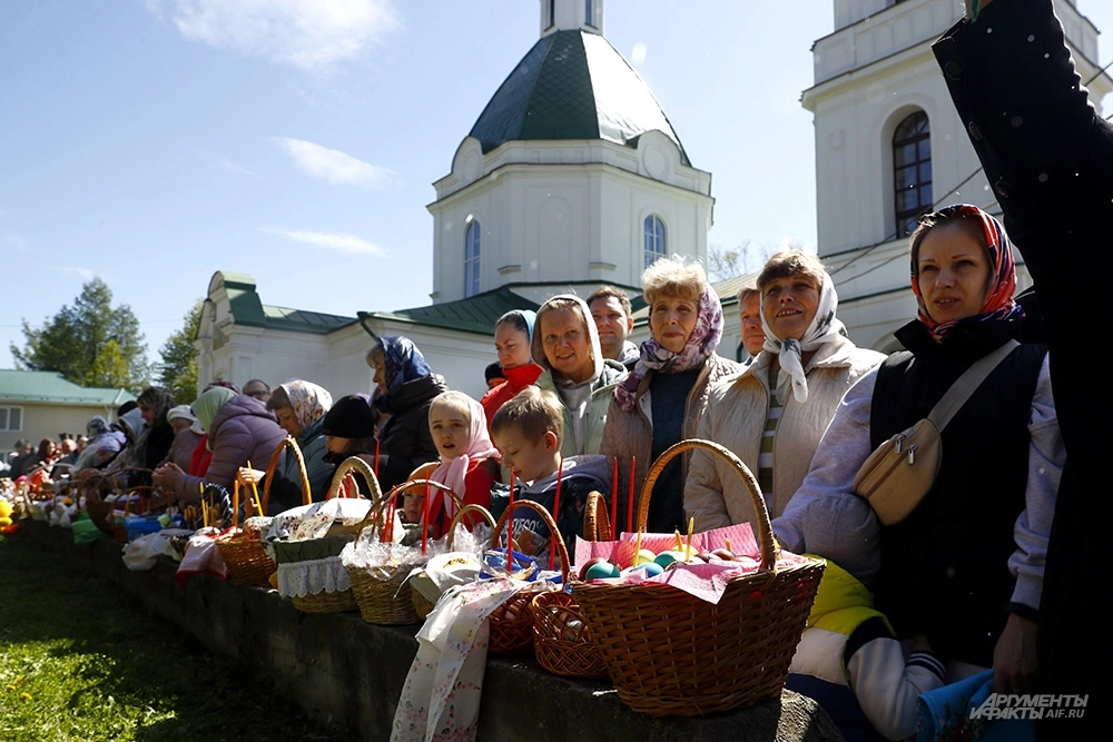 Кулич можно освятить в Великую субботу, после ночного богослужения или в пасхальное воскресенье.