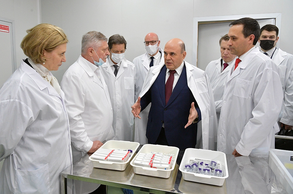 Михаил Мишустин принимает участие в церемонии запуска линии розлива инъекционных препаратов шприц-доза вакцины