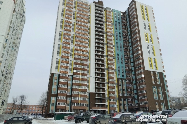 В этой новостройке, по версии следствия, и происходили в течение года истязания несовершеннолетнего.