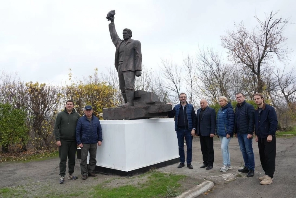 Парламентарии оказывают необходимую помощь подшефному городу Кировск.