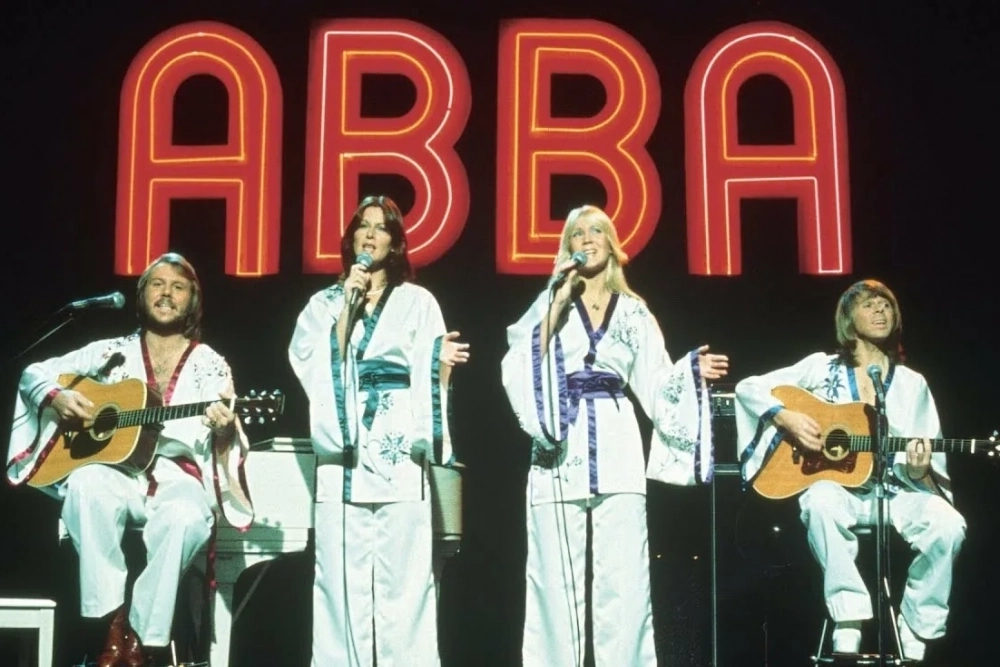 С Андерсоном (на фото справа) из группы ABBA режиссёру довелось вместе поработать.